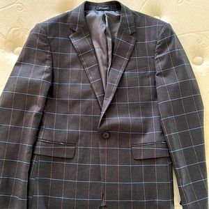 Square pattern suit